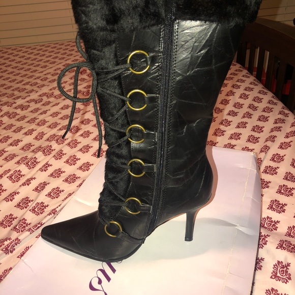 Black boot - Picture 2 of 3